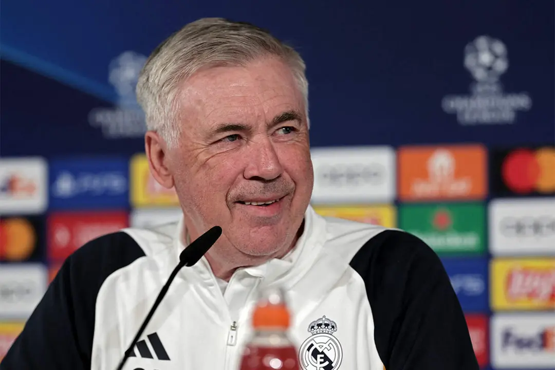 Ancelotti hablando durante la rueda de prensa previa al Dortmund-Madrid