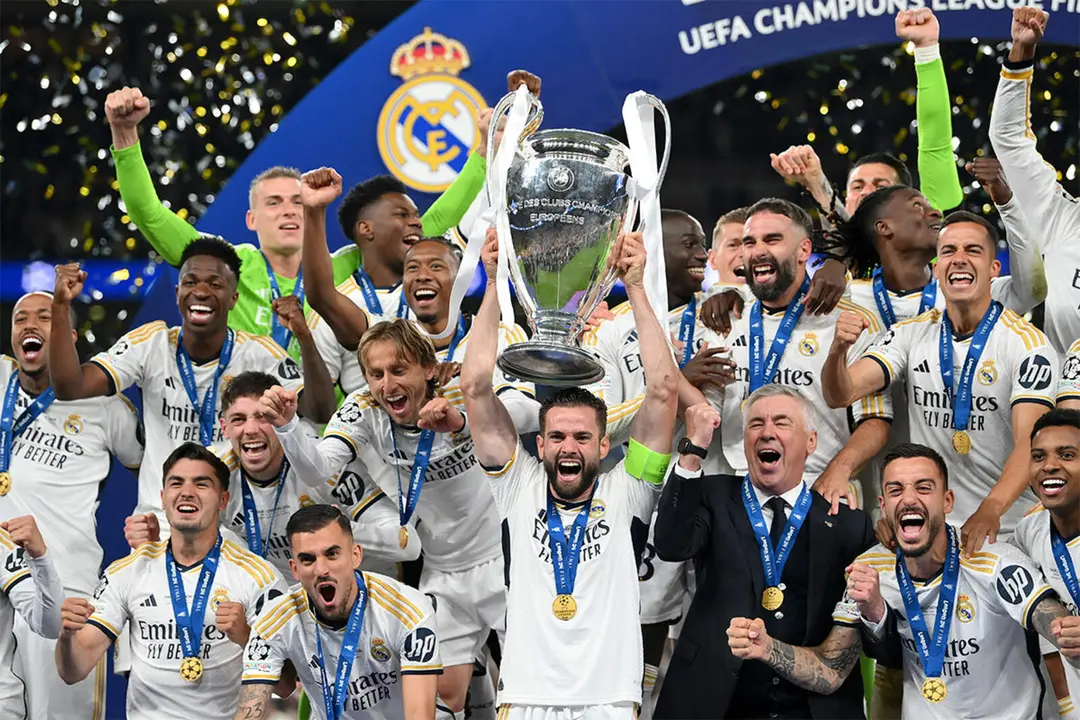 Nacho levantando la Decimoquinta Champions del Real Madrid