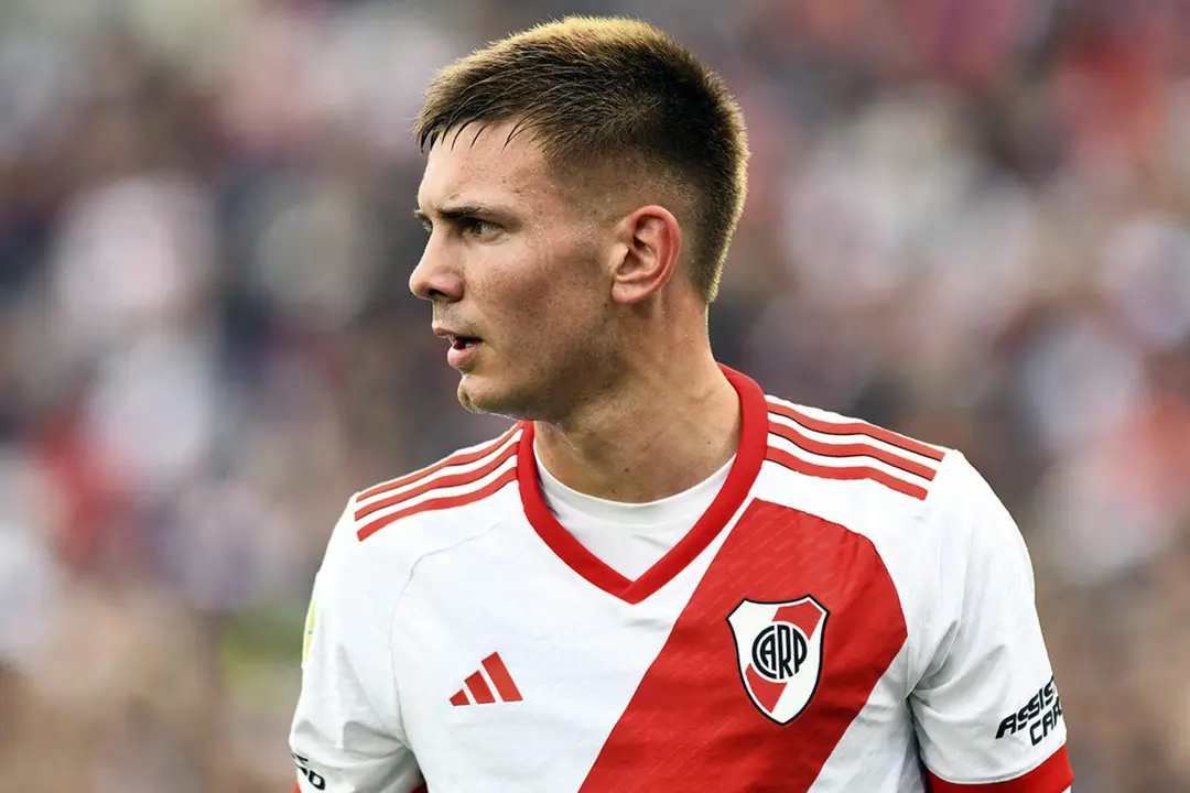 Franco Mastantuono con la camiseta de River Plate