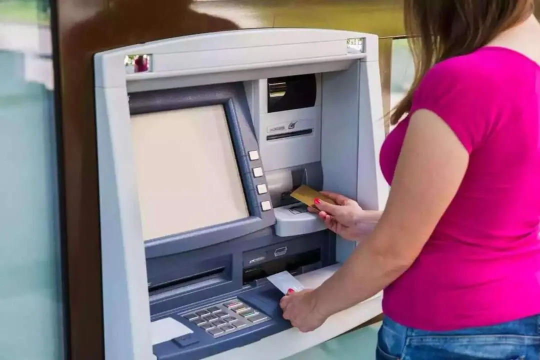 La estabilidad financiera es fundamental para quienes buscan abrir una cuenta bancaria