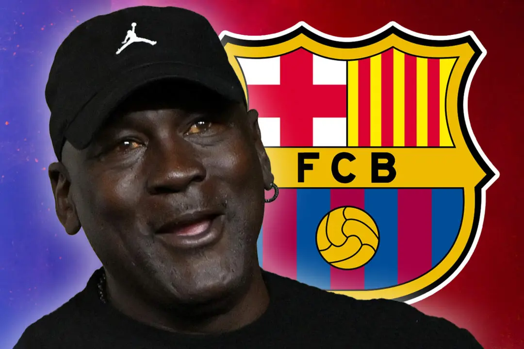 Michael Jordan con el escudo del FC Barcelona