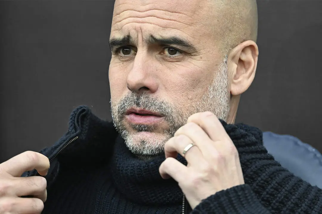 Pep Guardiola, pensativo