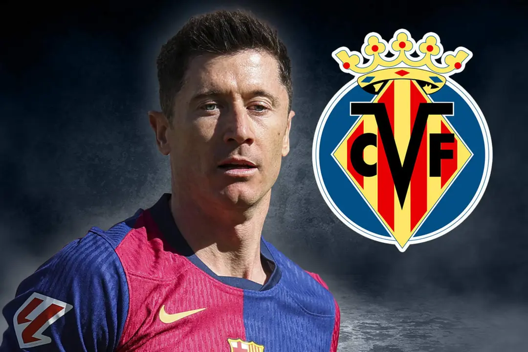 Robert Lewandowski, junto al escudo del Villarreal