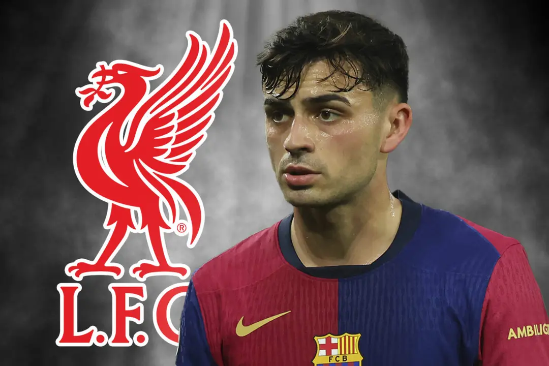 Pedri, junto al escudo del Liverpool