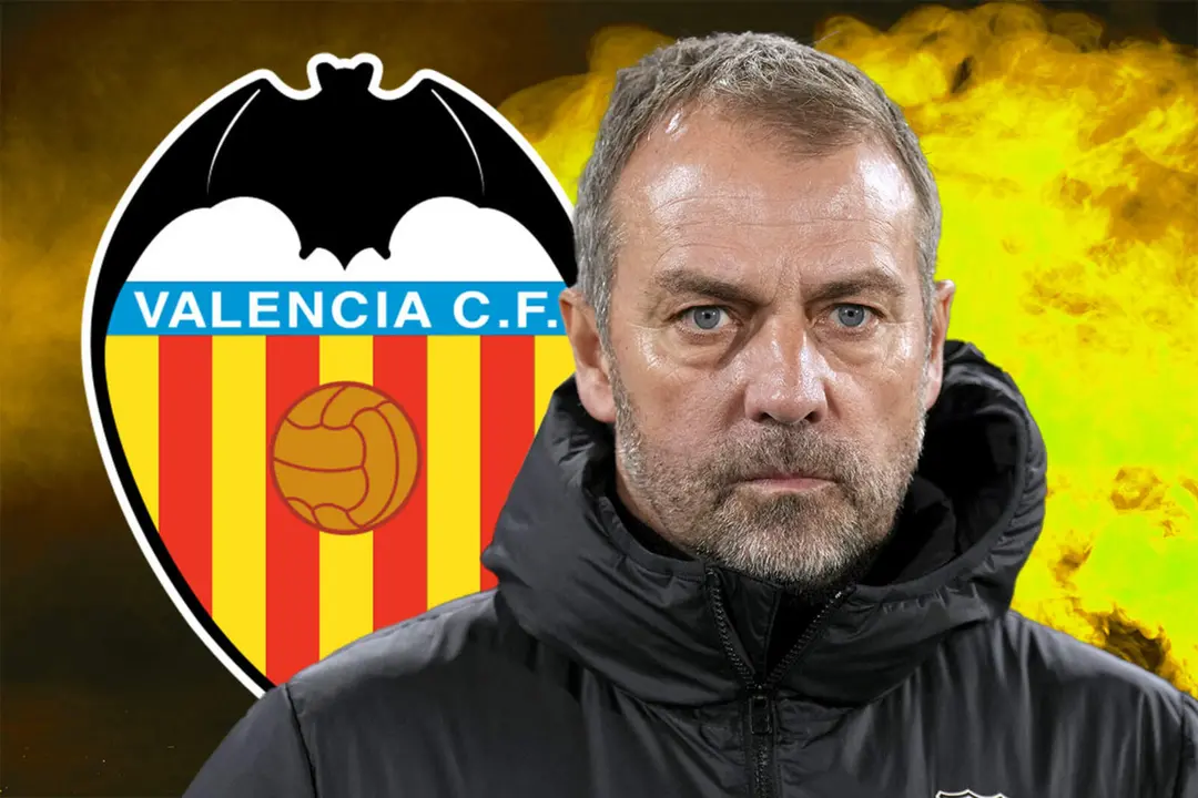 Hansi Flick junto al escudo del Valencia