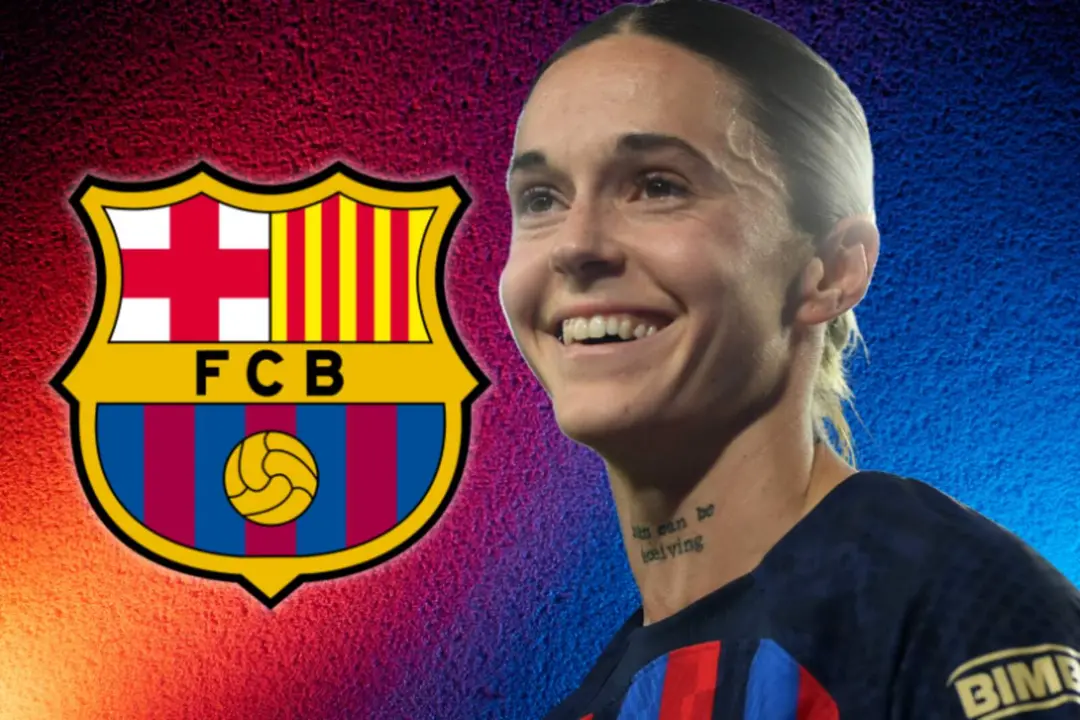 Mapi Le&oacute;n junto al escudo del FC Barcelona