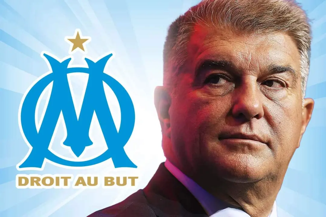Joan Laporta junto al escudo del Olympique Marsella