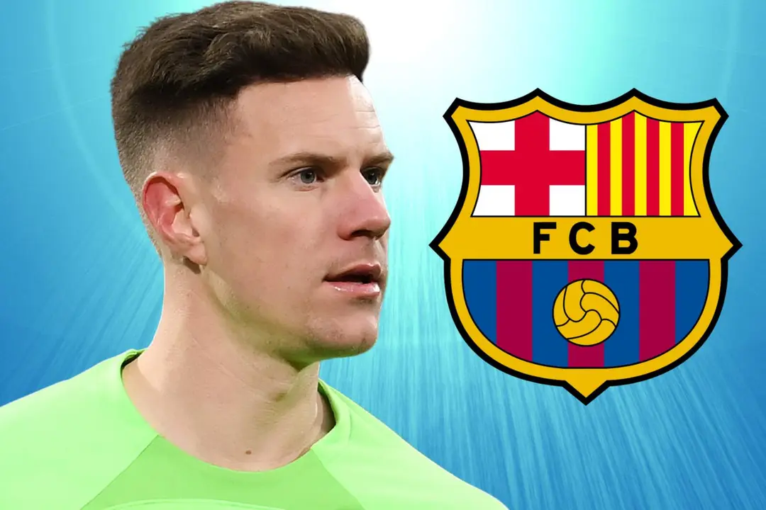 Ter Stegen junto al escudo del FC Barcelona