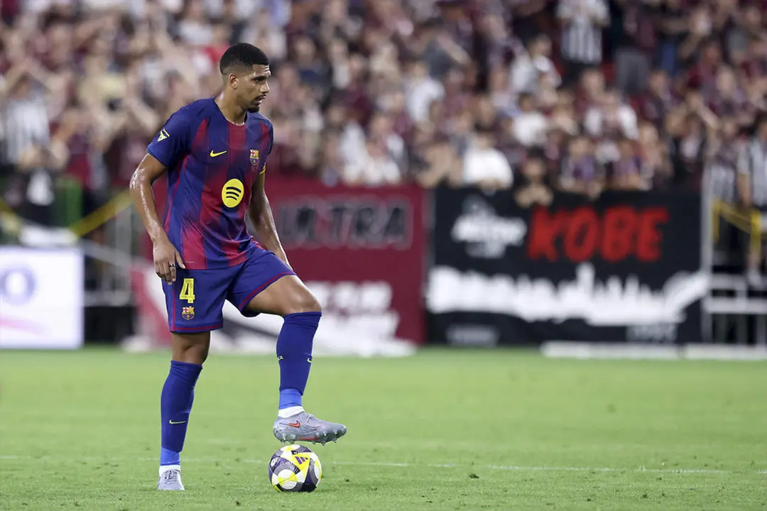 Ronald Ara&uacute;jo jugar&aacute; en el Liverpool