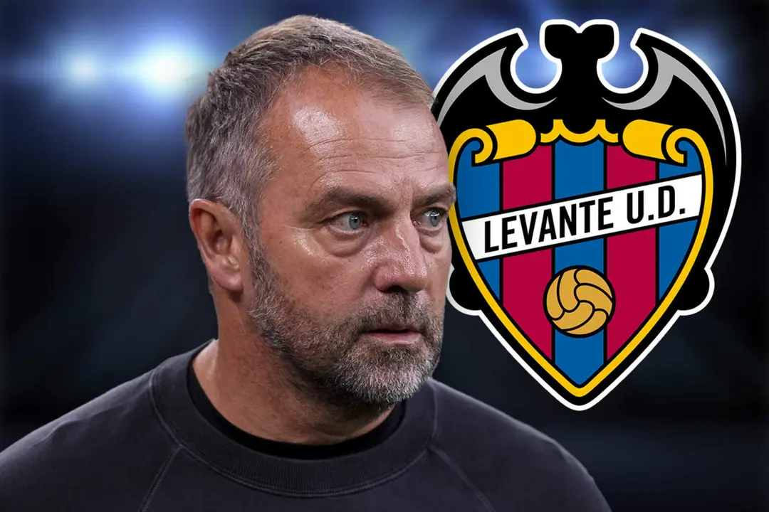 Hansi Flick junto al escudo del Levante UD