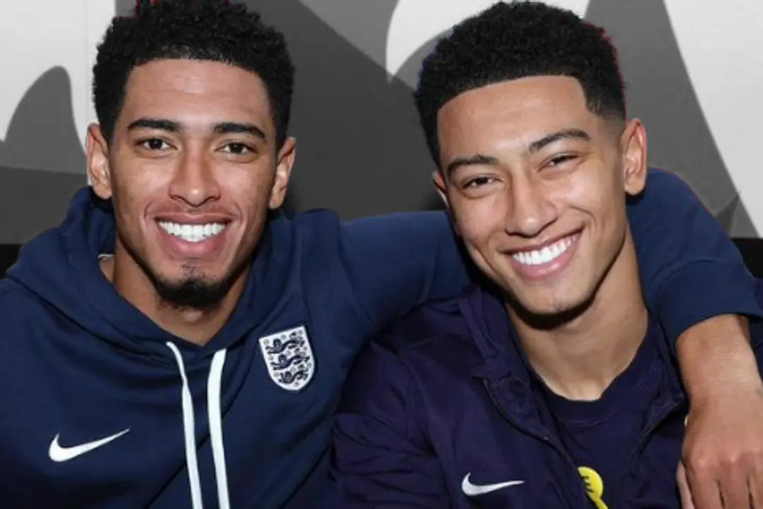 Jude y Jobe Bellingham, sonrientes