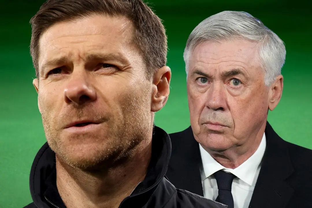 Xabi Alonso junto a Carlo Ancelotti.