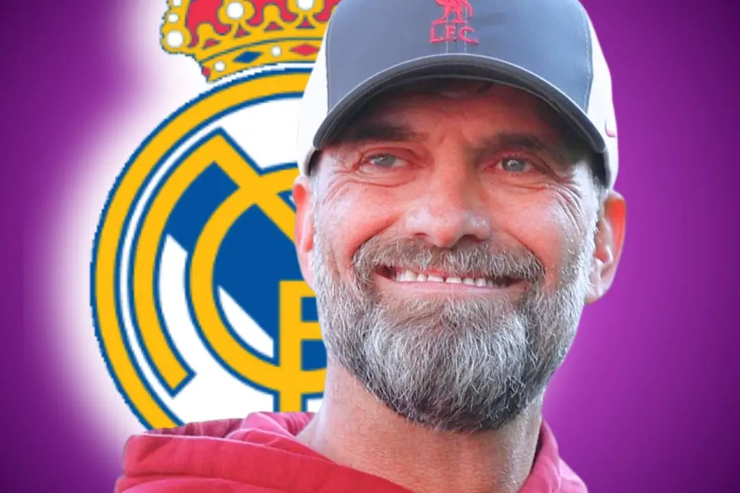 Klopp con el escudo del Madrid