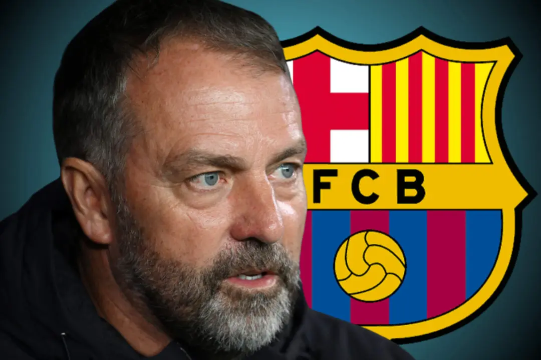 Hansi Flick junto al escudo del FC Barcelona.