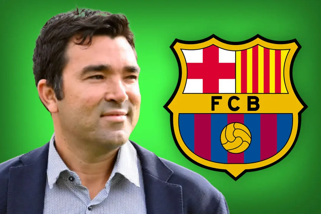 Deco junto al escudo del FC Barcelona.