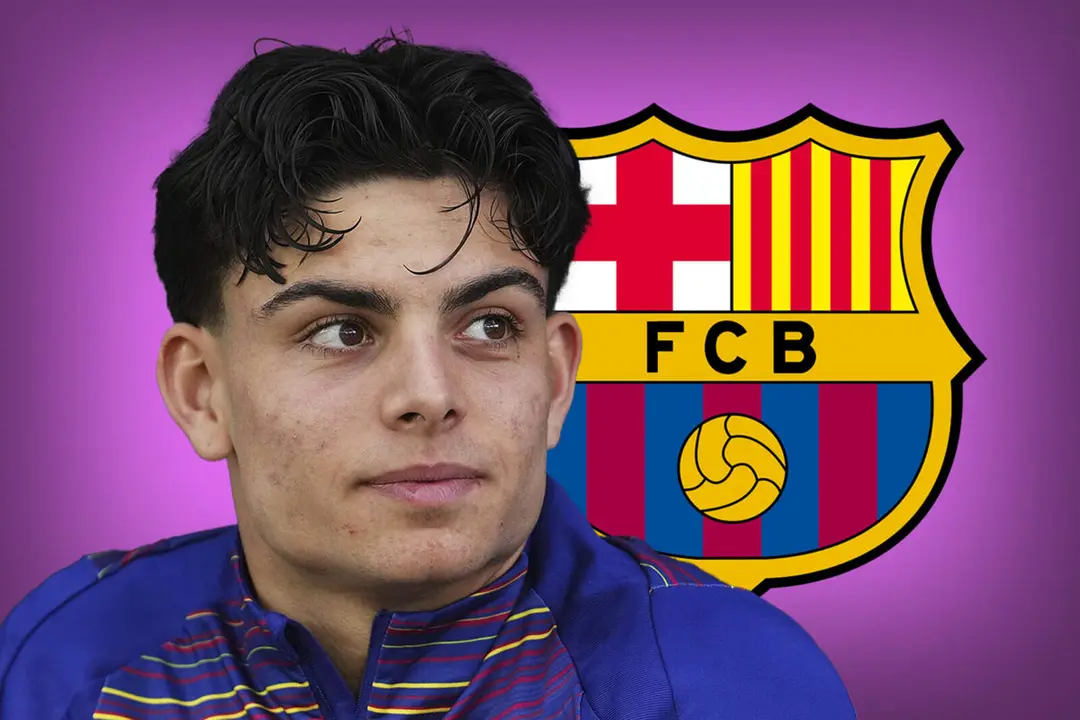 Xavi Espart y el escudo del FC Barcelona