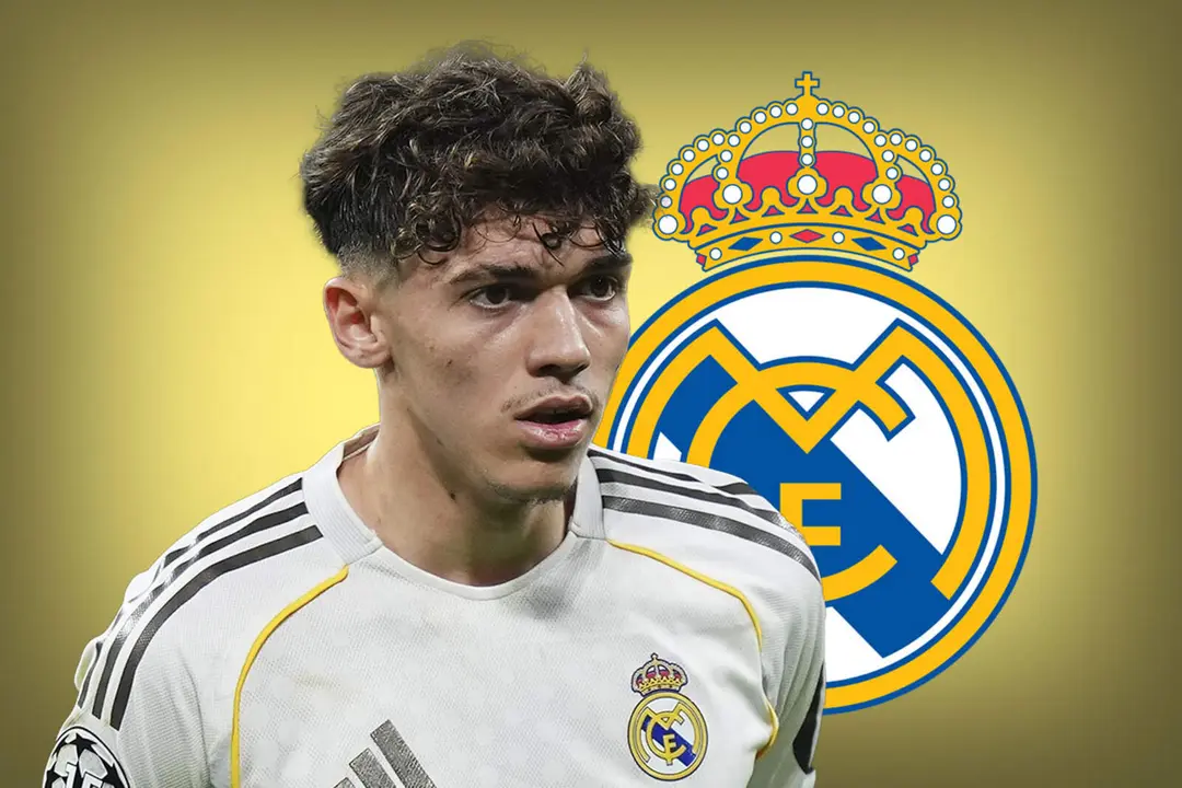Thiago Pitarch y el escudo del Real Madrid