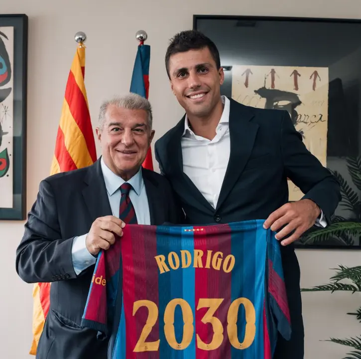 Joan Laporta junto a Rodri.