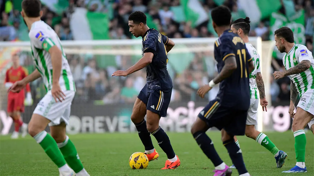 Bellingham durante el Betis-Madrid de la primera vuelta de LaLiga