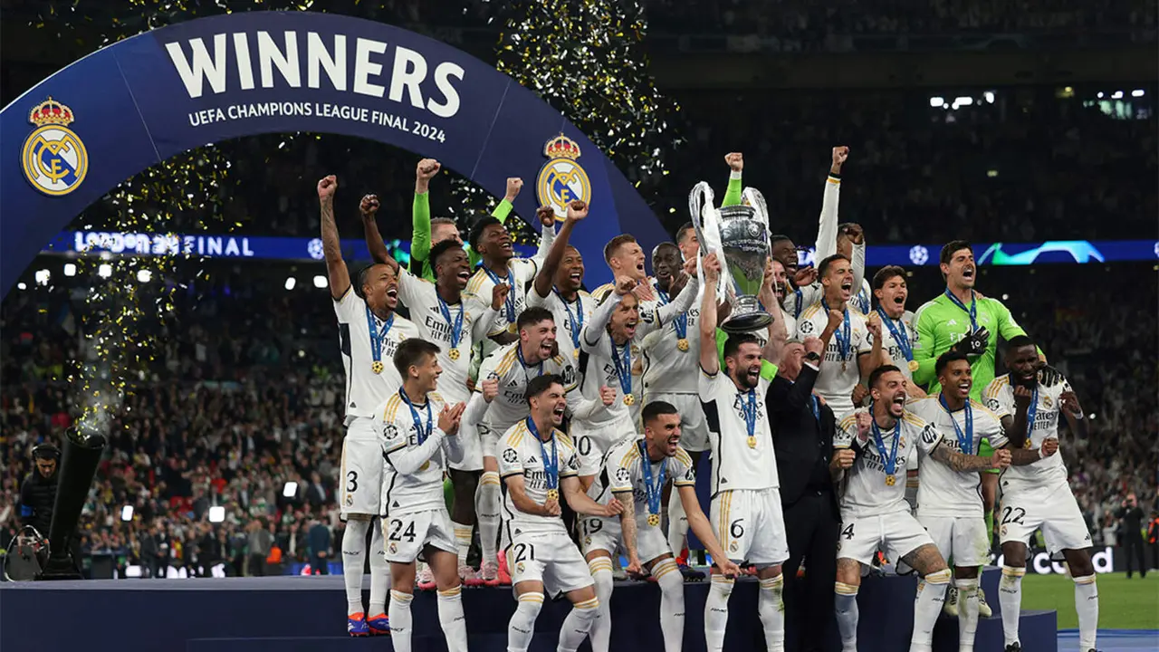 La plantilla del Real Madrid celebrando la Champions