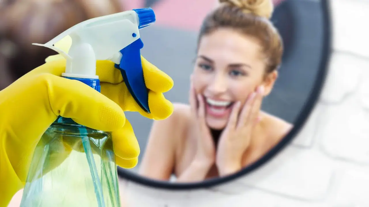 Para limpiar tus espejos, puedes optar por un limpiacristales comercial o fabricar uno casero
