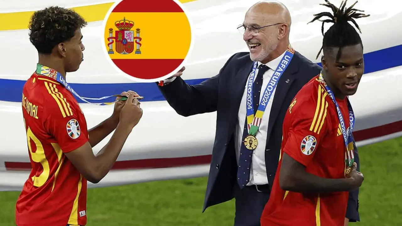 Luis de la Fuente celebrando la Eurocopa con Lamine Yamal y Nico Williams