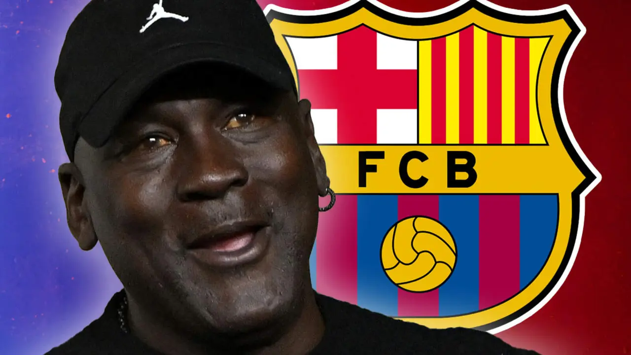 Michael Jordan con el escudo del FC Barcelona
