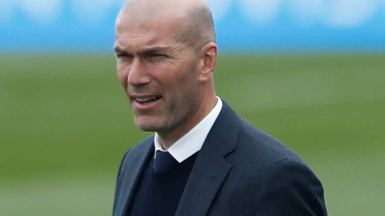 Zinedine Zidane amenaza con llevarse a un jugador