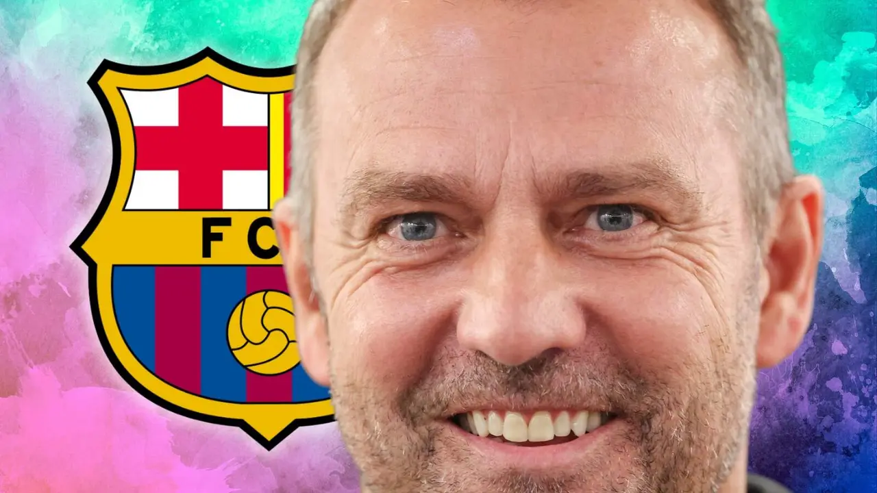 Hansi Flick, sonriente junto al escudo del FC Barcelona | Getty Images, Madrid-Barcelona