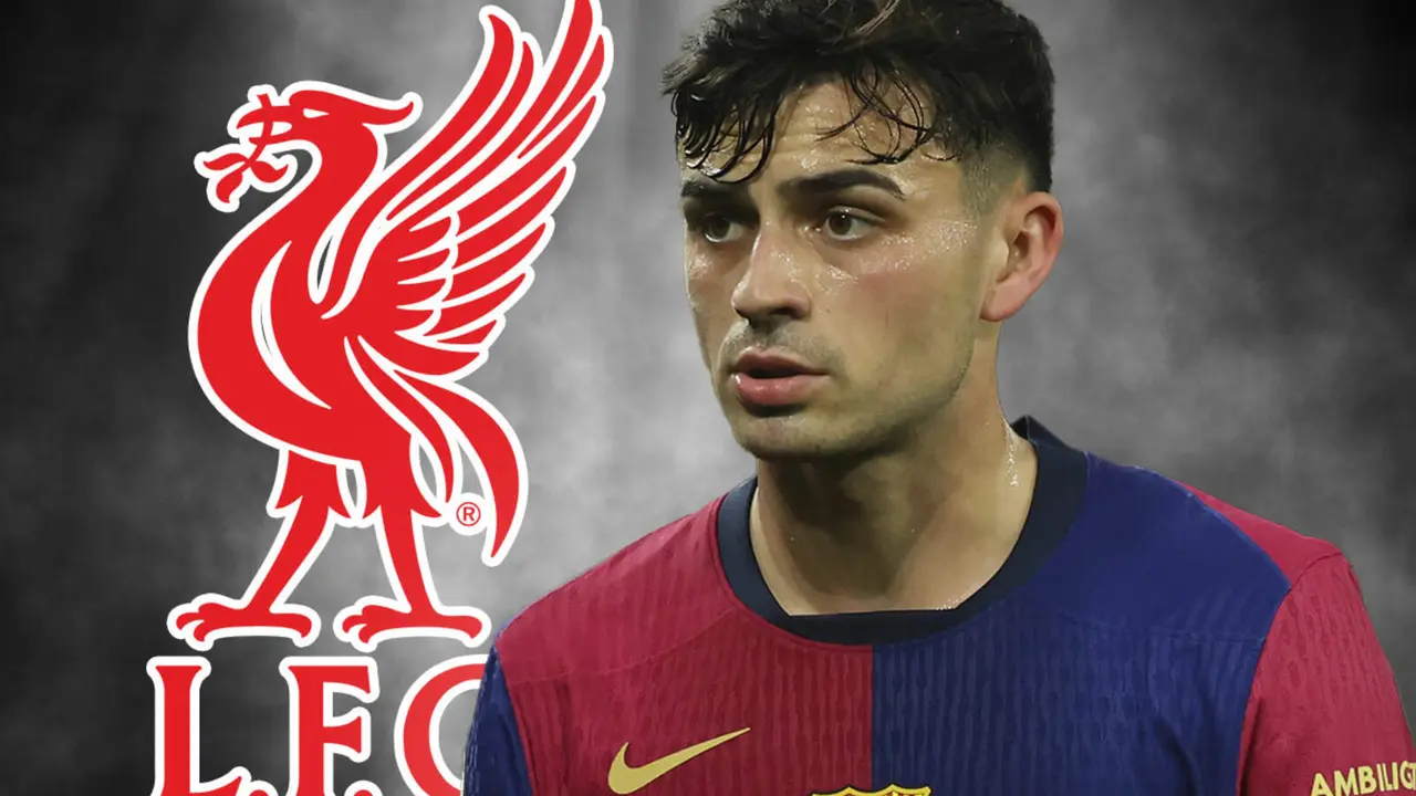 Pedri, junto al escudo del Liverpool