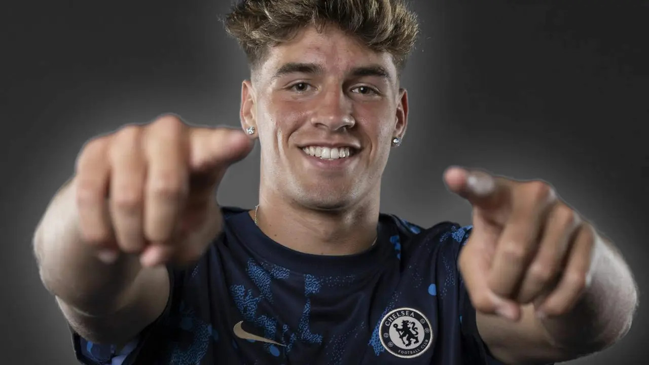Marc Guiu apunta a salir del Chelsea