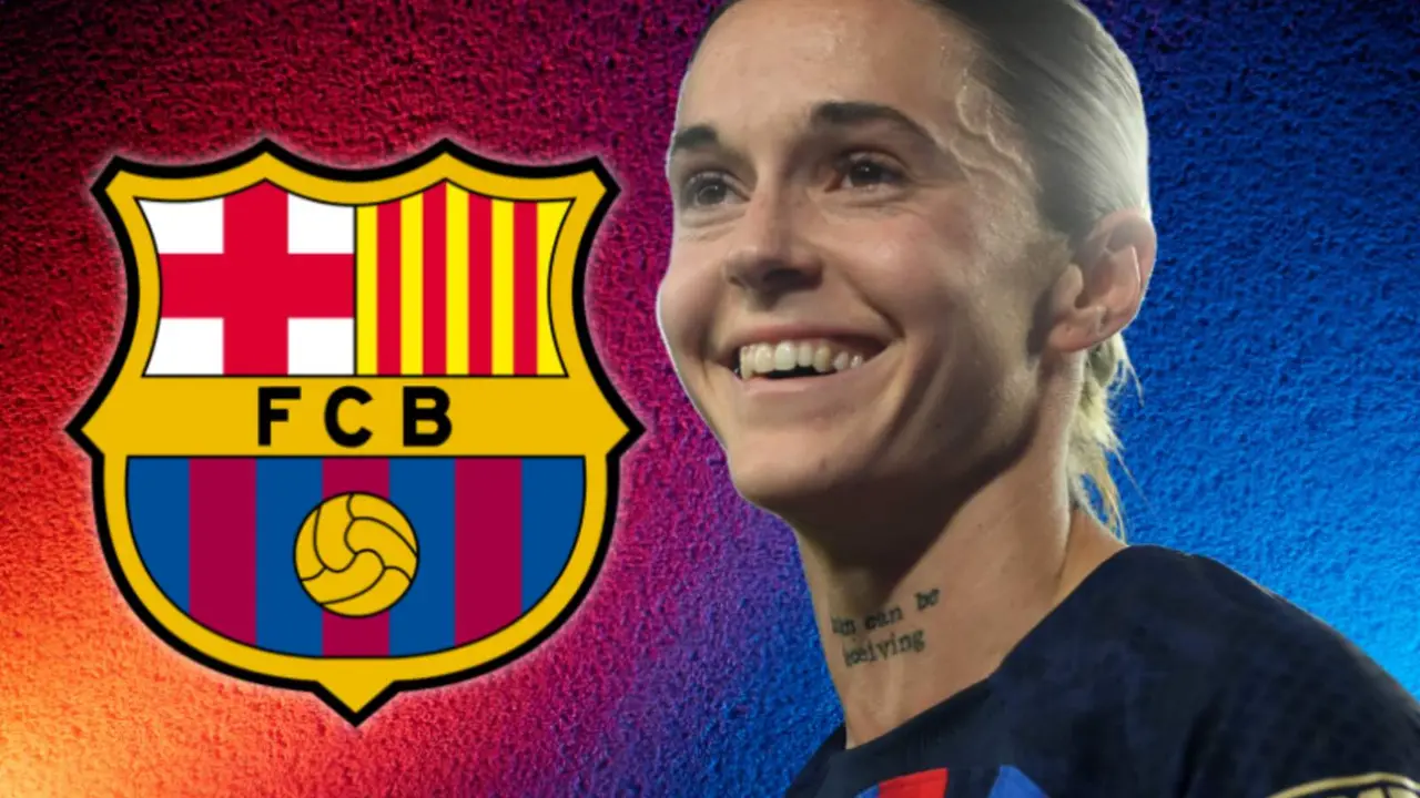 Mapi Le&oacute;n junto al escudo del FC Barcelona