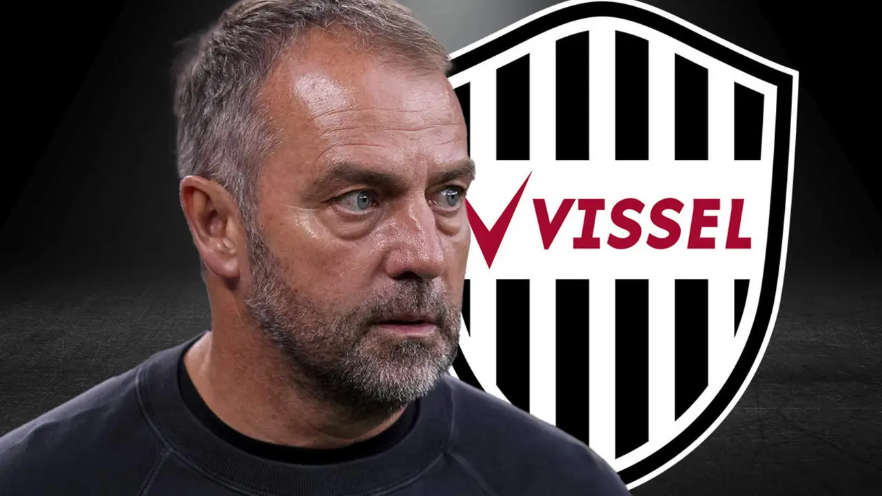 Hansi Flick con el escudo del Vissel Kobe al fondo