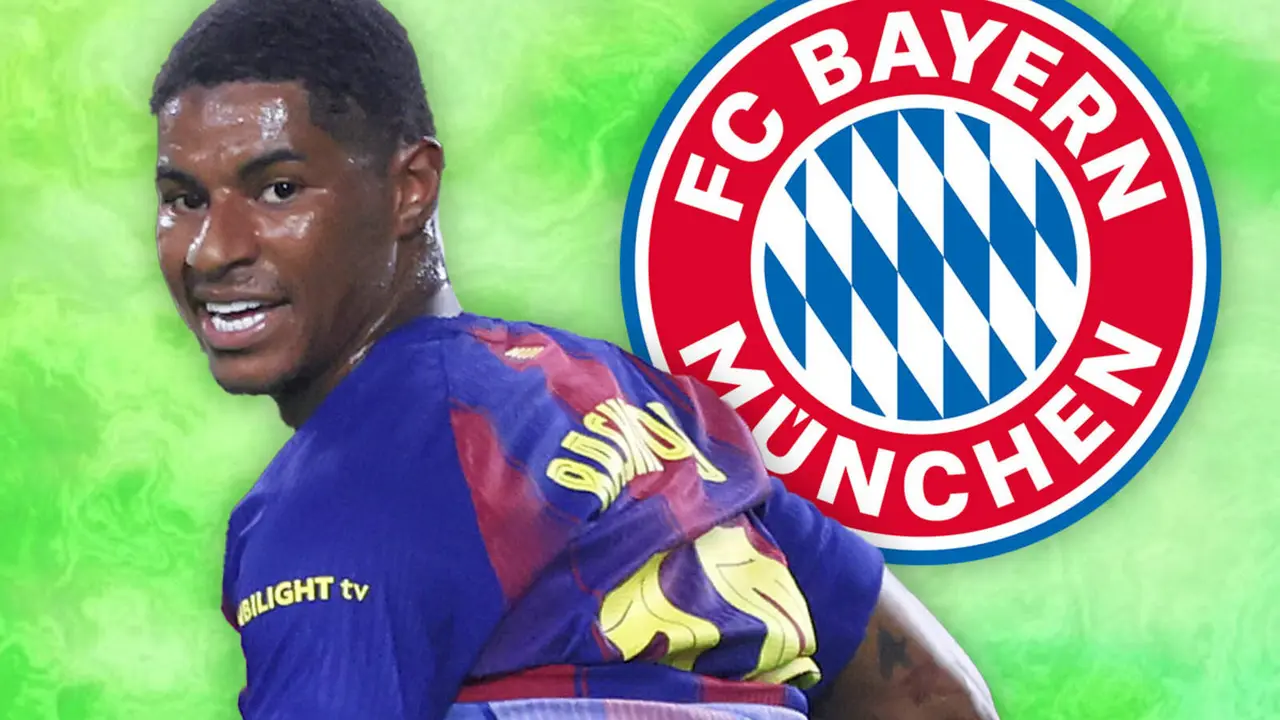 Marcus Rashford con el escudo del Bayern al fondo