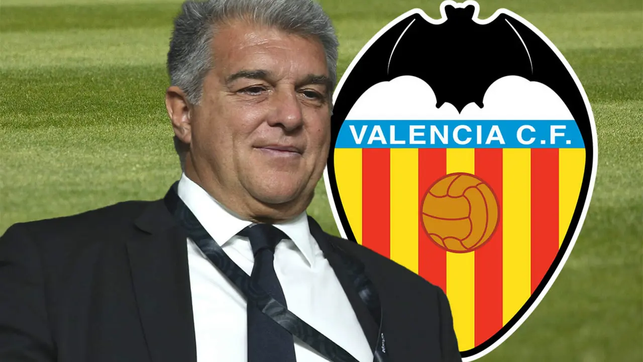 Joan Laporta junto al escudo del Valencia