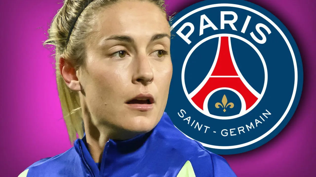 Alexia Putellas junto al escudo del PSG