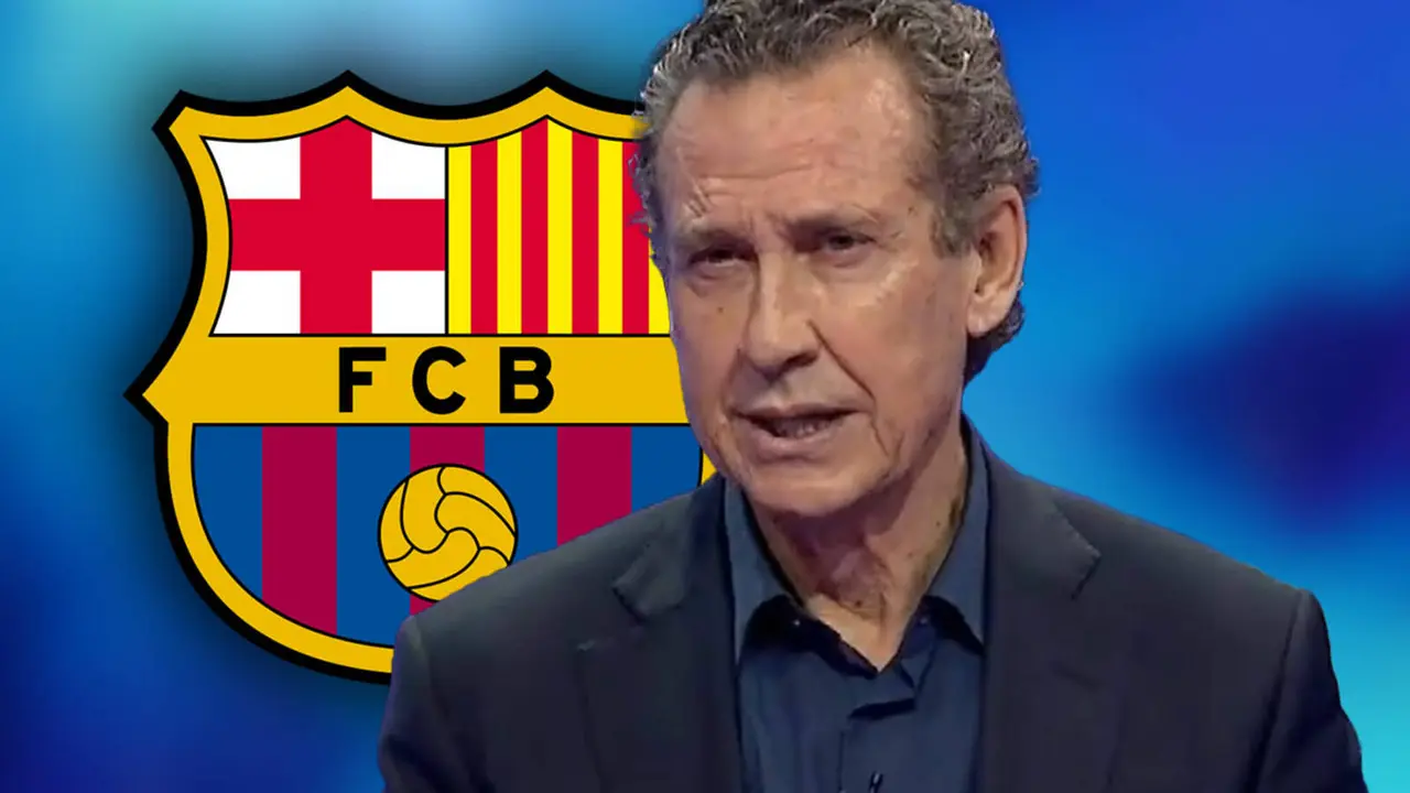Jorge Valdano frente al escudo del FC Barcelona