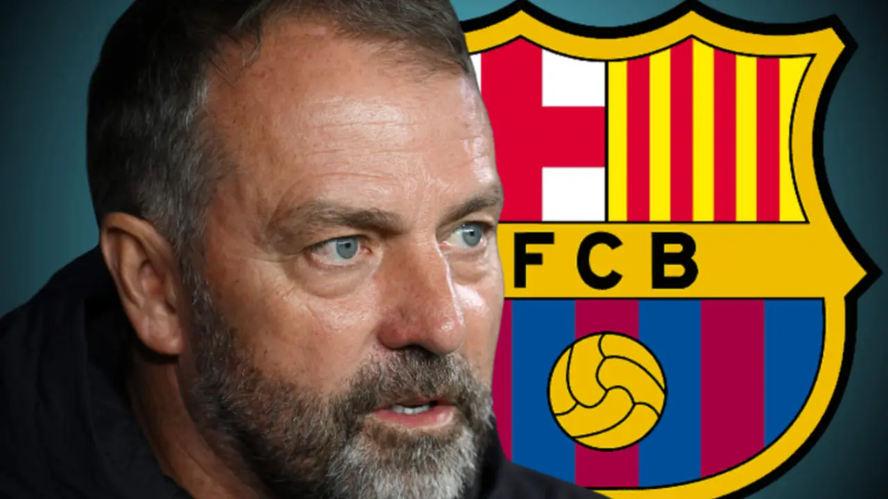 Hansi Flick junto al escudo del FC Barcelona.