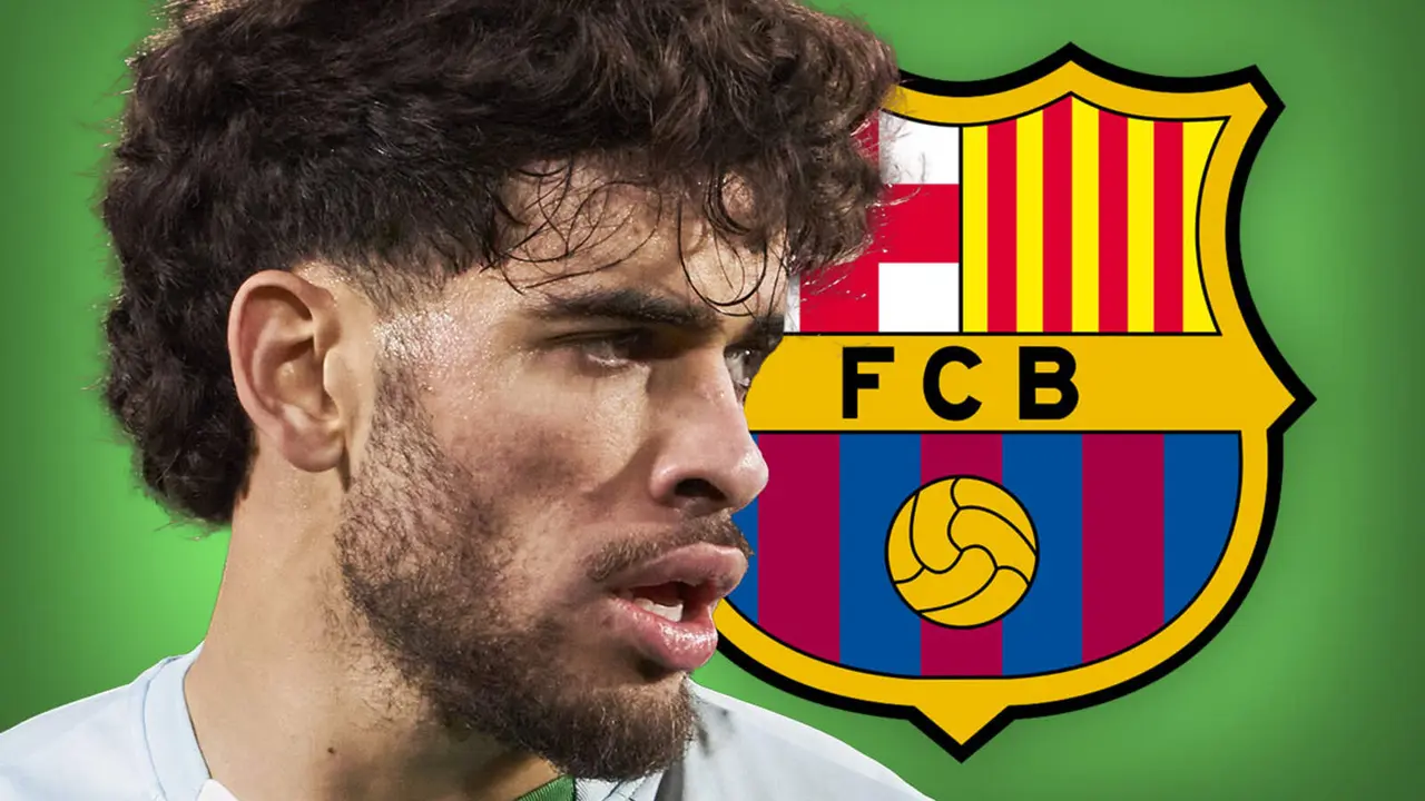 Abde junto al escudo del FC Barcelona