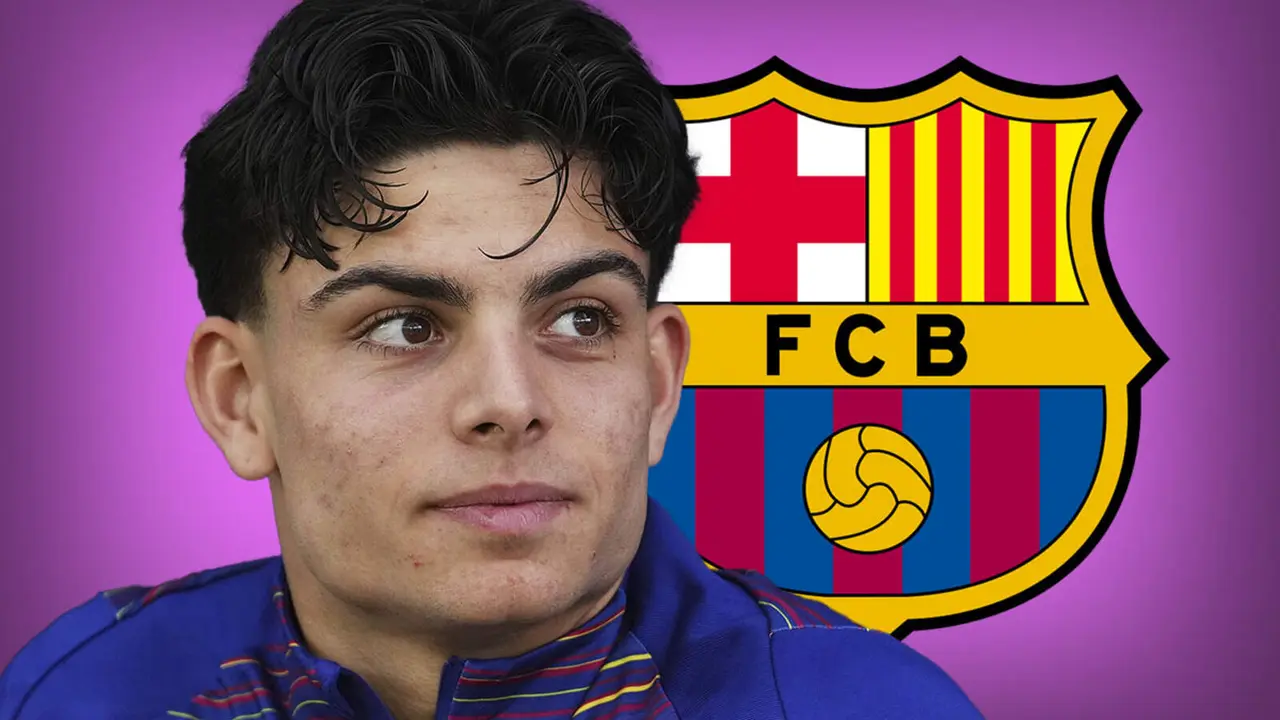 Xavi Espart y el escudo del FC Barcelona