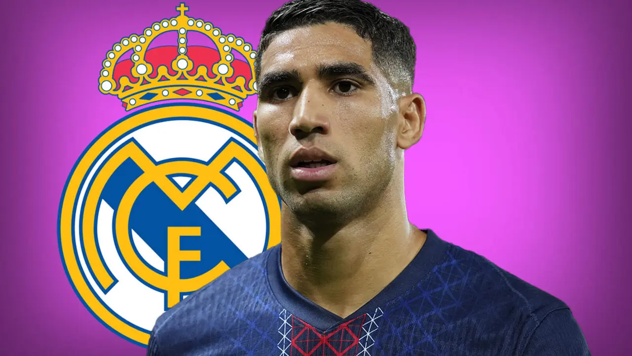 Achraf Hakimi y el escudo del Real Madrid