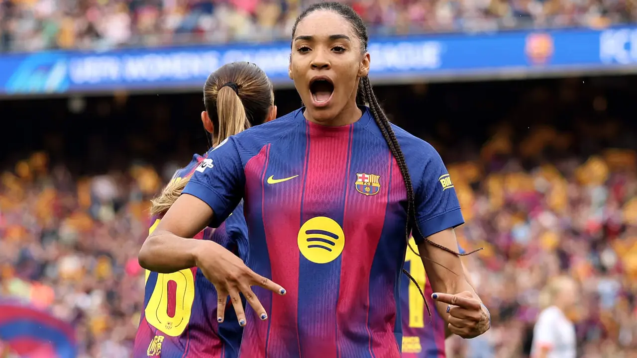 Salma Paralluelo celebrando un gol | Getty Images