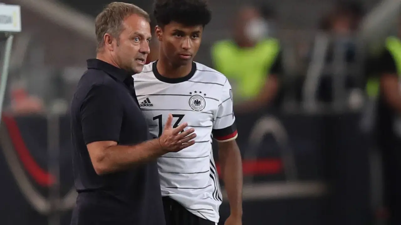 Hansi Flick con Adeyemi en Alemania | Foto: Getty Images