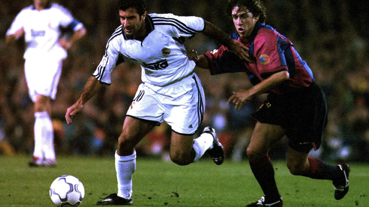 La noche que Figo pis&oacute; el Camp Nou como jugador del Real Madrid. Fuente: Getty Images.
