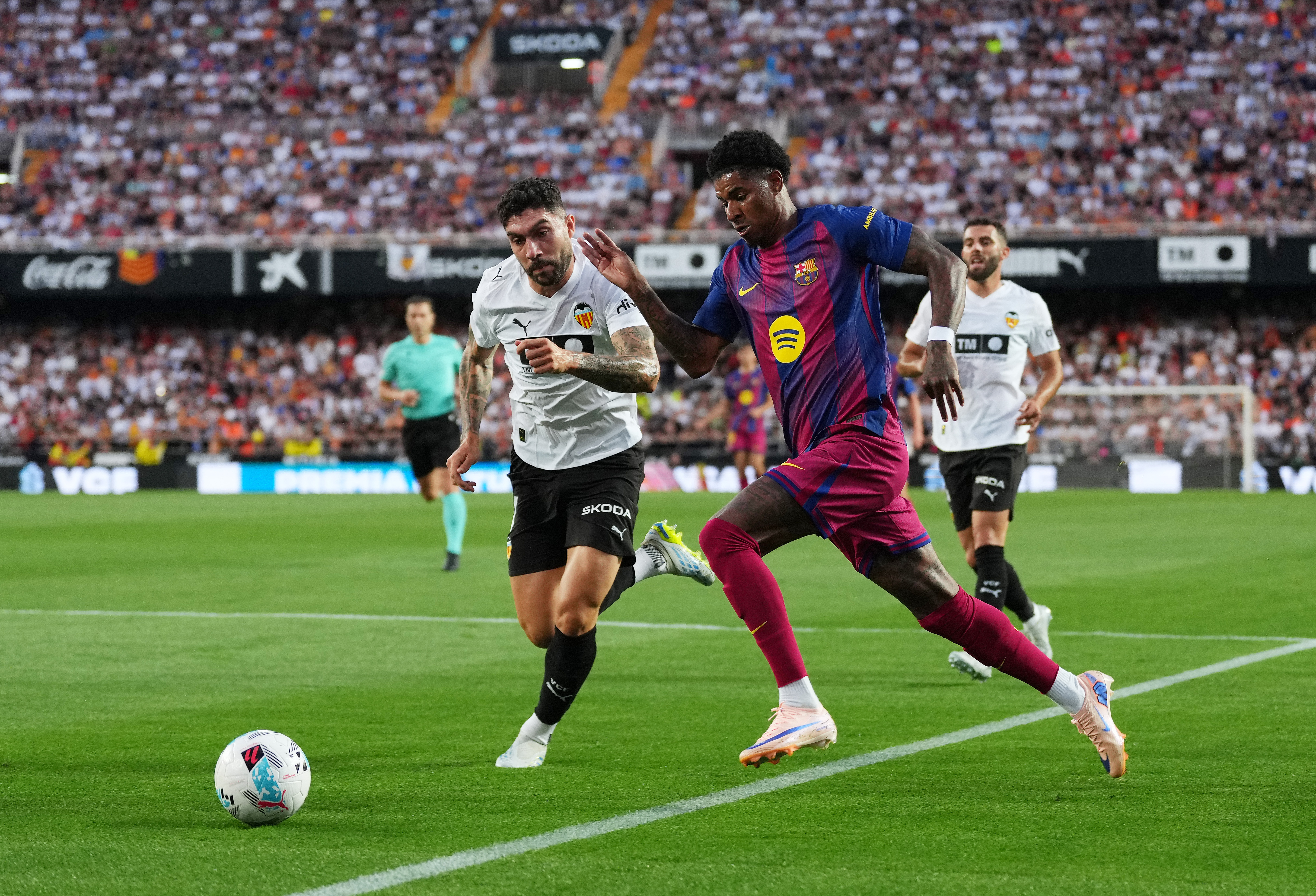 valencia-cf-v-fc-barcelona-laliga-ea-sports (3)