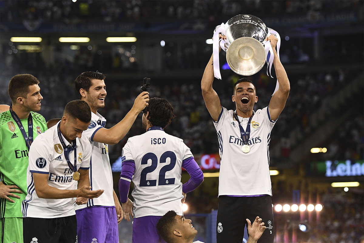 Pepe levantando la Champions League con el Real Madrid | Getty Images