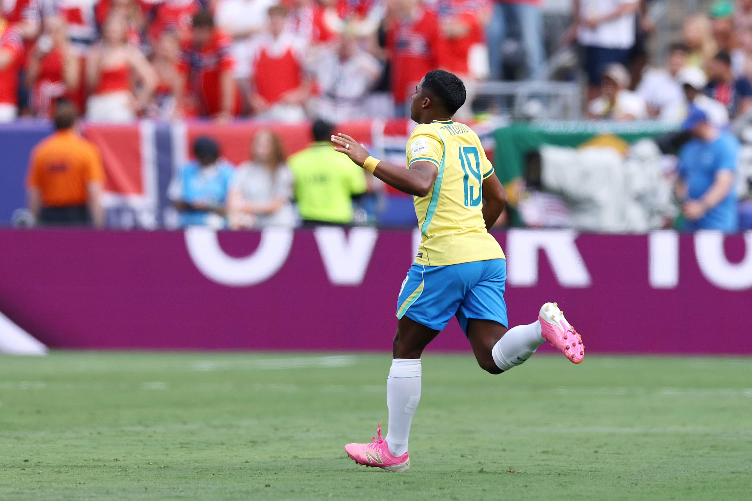 Endrick durante un partido con Brasil | Foto: Buda Mendes (Getty Images)